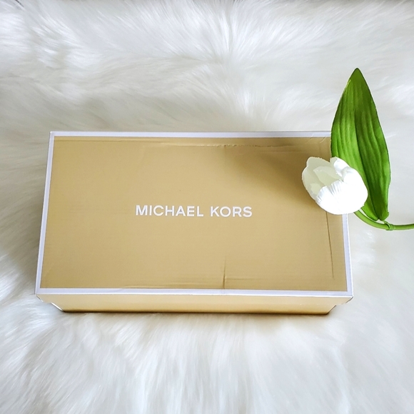 Michael Kors Sneaker Size 7 ♥️ - Picture 11 of 11